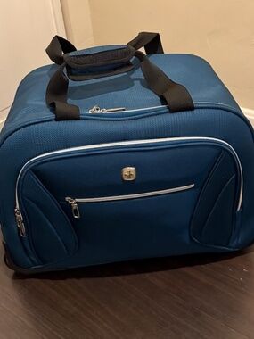 Swiss Gear Carry On soft side suitcase teal blue EUC
